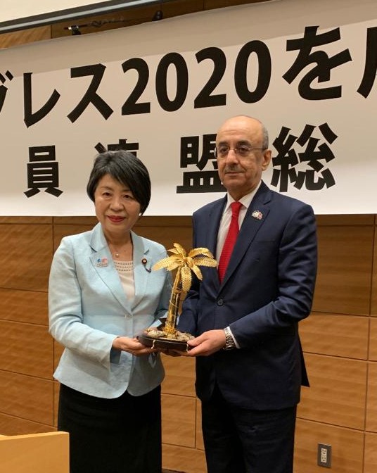 السفير العمادي مع يوكو كاميكاوا، وزيرة العدل اليابانية الأسبق1